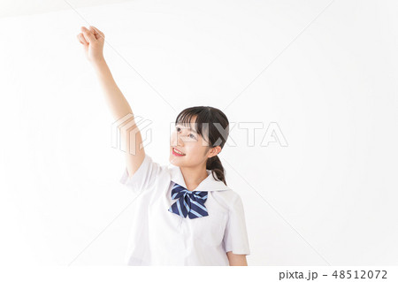 笑顔の若い女性 笑顔の若い女性 48512072