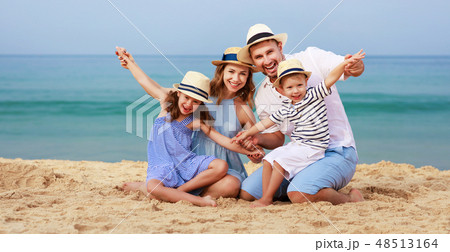 happy family father, mother and children on beach happy family father, mother and children on beach 48513164