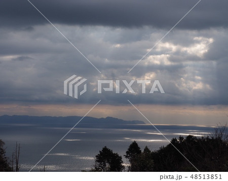 後光が差した様な空と海 48513851