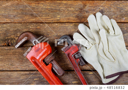 Wrench plumbing leather safety gloves construction Wrench plumbing leather safety gloves construction 48516832
