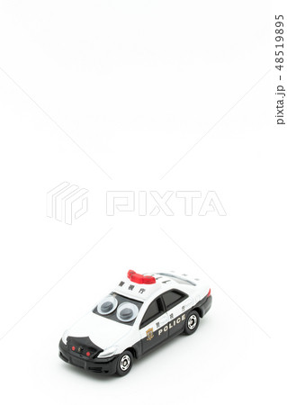 目玉シール付きパトカー: wiggly-eyed police car 48519895