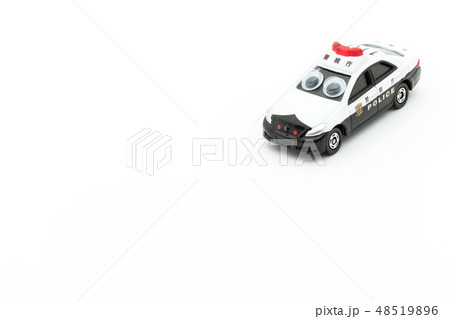 目玉シール付きパトカー: wiggly-eyed police car 48519896