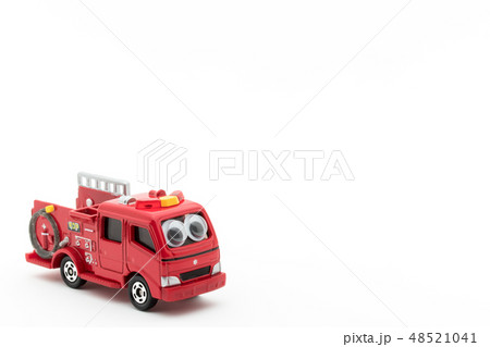 目玉シール付き消防車: wiggly-eyed fire engine 48521041