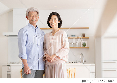 ミドル夫婦 イメージ 48521807