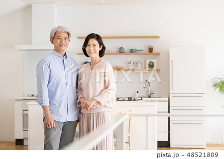 ミドル夫婦 イメージ 48521809