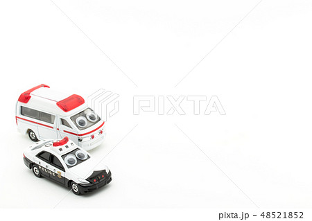 目玉シール付きパトカーと救急車:wiggly-eyed police car & ambulance 目玉シール付きパトカーと救急車:wiggly-eyed police car & ambulance 48521852