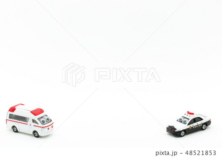 目玉シール付きパトカーと救急車:wiggly-eyed police car & ambulance 48521853