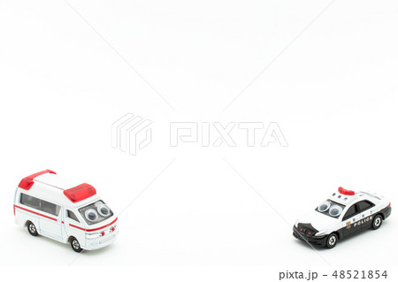 目玉シール付きパトカーと救急車:wiggly-eyed police car & ambulance 48521854