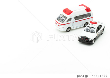 目玉シール付きパトカーと救急車:wiggly-eyed police car & ambulance 48521855