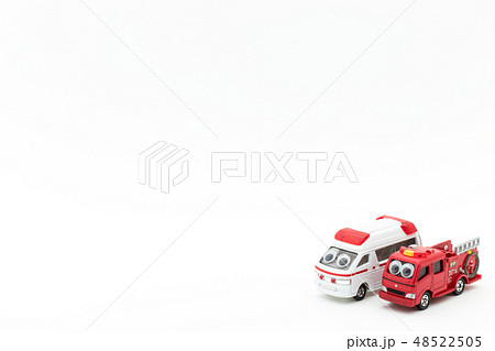 目玉シール付き消防車と救急車: wiggly-eyed fire truck & ambulance 目玉シール付き消防車と救急車: wiggly-eyed fire truck & ambulance 48522505