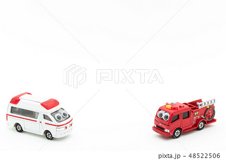 目玉シール付き消防車と救急車: wiggly-eyed fire truck & ambulance 目玉シール付き消防車と救急車: wiggly-eyed fire truck & ambulance 48522506