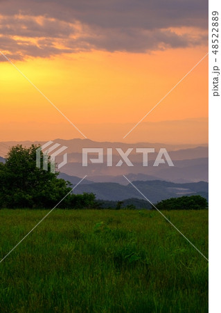 夕暮れ（種山高原） 48522889