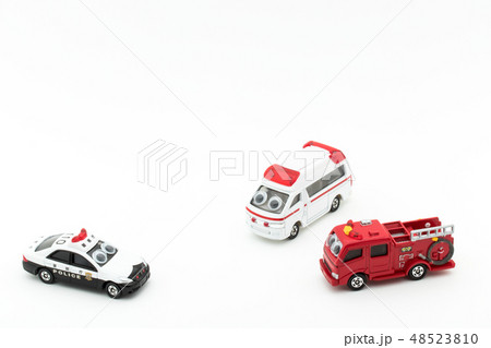 目玉シール付きパトカーと救急車と消防車: wiggly-eyed emergency cars 48523810