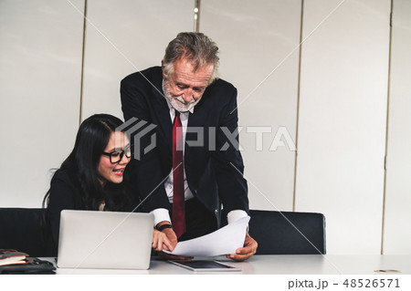 Senior executive manager and young businesswoman. 48526571