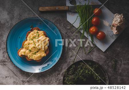 Wholemeal bread sandwitch 48528142