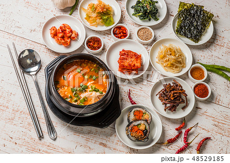 典型的な韓国料理 typical Korean foods 典型的な韓国料理 typical Korean foods 48529185