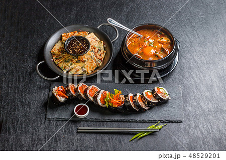 典型的な韓国料理 typical Korean foods 典型的な韓国料理 typical Korean foods 48529201