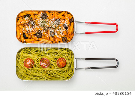 アウトドア料理　Pasta cooking outdoors 48530154