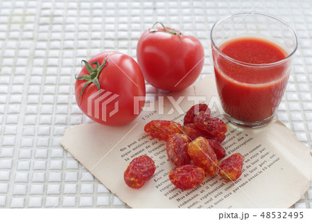 いろいろなトマトの使い方トマトとトマトジュースと塩トマト いろいろなトマトの使い方トマトとトマトジュースと塩トマト 48532495