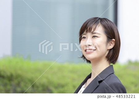 新入社員 就活生イメージ 新緑 新入社員 就活生イメージ 新緑 48533221