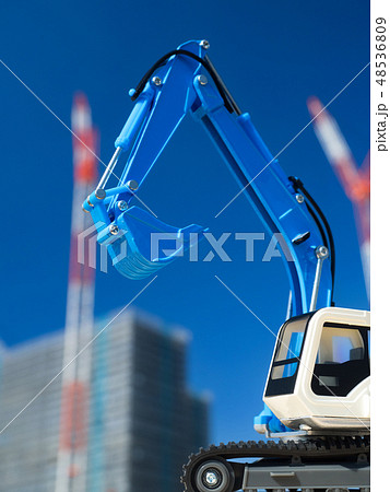 工事現場とパワーショベル 48536809
