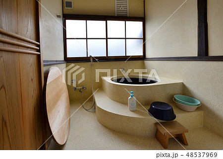 旧生野銀山職員宿舎（甲社宅）　改装された五右衛門風呂 48537969