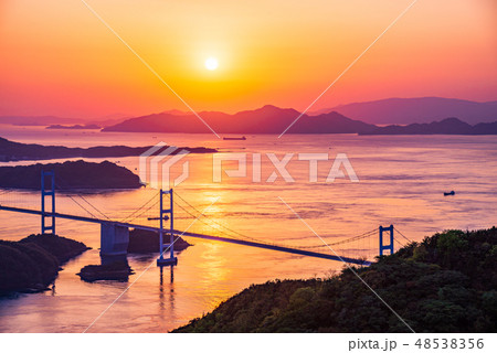 【瀬戸内しまなみ海道】来島海峡大橋 夕景 【瀬戸内しまなみ海道】来島海峡大橋 夕景 48538356