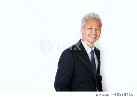 男性 ビジネスマン 笑顔 おしゃれ スーツの写真素材 男性 ビジネスマン 笑顔 おしゃれ スーツの写真素材