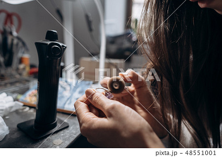 The master processes the valuable metal in the home workshop 48551001