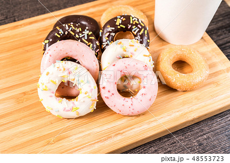 Donuts on a white background.甜甜圈,甜點,點心,下午茶,cake 48553723