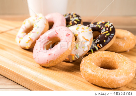 Donuts on a white background.甜甜圈,甜點,點心,下午茶,cake 48553733