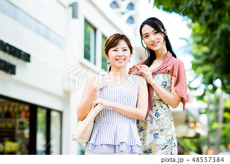 若い女性 48557384