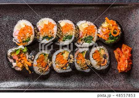 キンパ 韓国の海苔巻き Korean food (gimbap,kimbap) キンパ 韓国の海苔巻き Korean food (gimbap,kimbap) 48557853