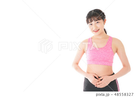 ダイエットをする若い女性 ダイエットをする若い女性 48558327