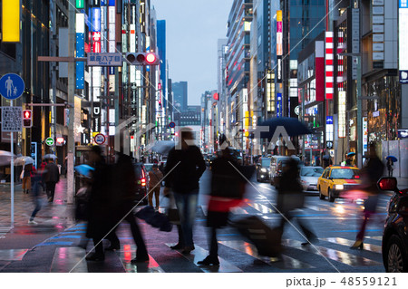 雨の銀座通りのイメージ 雨の銀座通りのイメージ 48559121