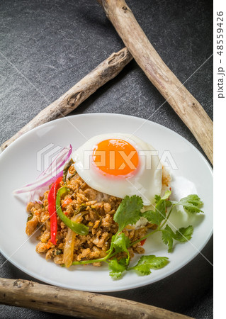 ガパオライス　タイのグルメ　 Phad Bai Gaprao Gai Sap Thai dish 48559426