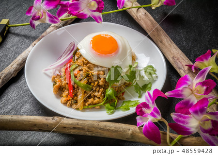 ガパオライス　タイのグルメ　 Phad Bai Gaprao Gai Sap Thai dish 48559428