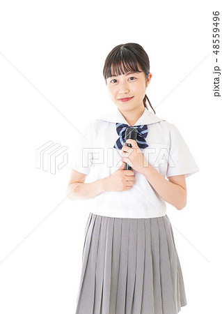 マイクで発言をする学生 48559496