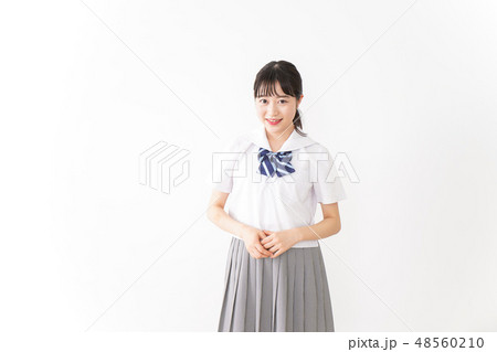 笑顔の若い学生 笑顔の若い学生 48560210
