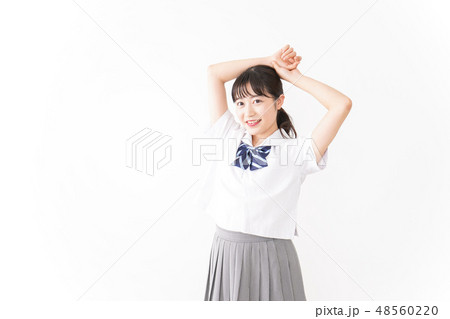 笑顔の若い学生 笑顔の若い学生 48560220