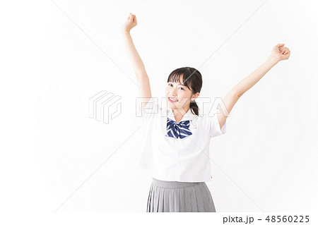 笑顔の若い学生 笑顔の若い学生 48560225