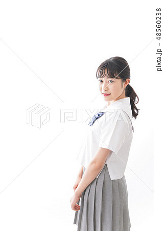 笑顔の若い学生 笑顔の若い学生 48560238
