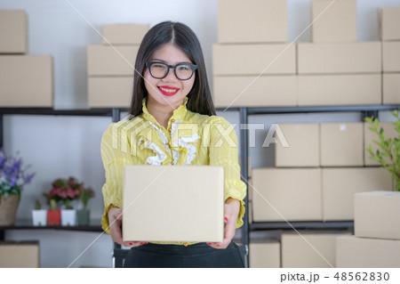 Business woman handed the parcel to the front. Business woman handed the parcel to the front. 48562830