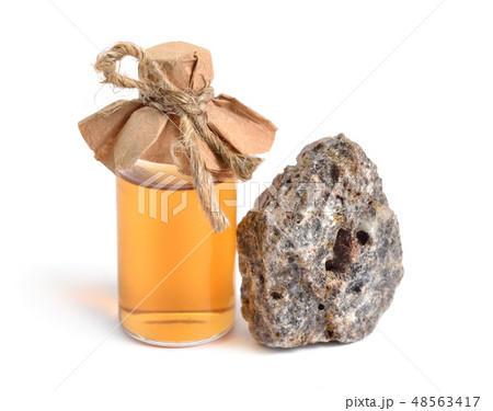 Benzoin or benjamin Essential oil or gum benzoin 48563417