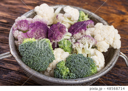 cauliflower different colors 48568714