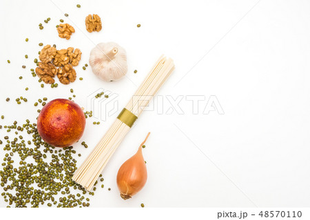 Healthy food composition with egg noodles 48570110