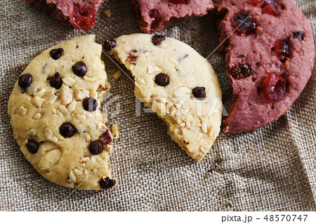close up chocolate chip cookie on table 48570747