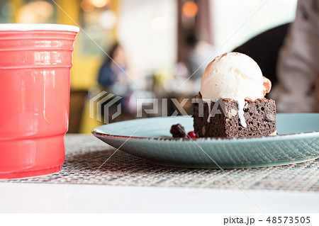 ブラウニー アイスクリーム アイス 48573505