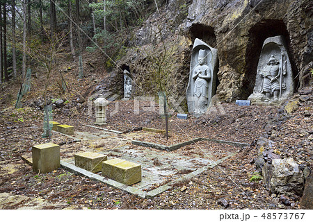 滝又の滝へ続く山道 休憩所(京都府京都市右京区) 滝又の滝へ続く山道 休憩所(京都府京都市右京区) 48573767