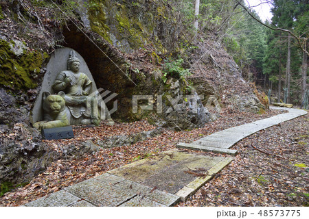 滝又の滝へ続く山道（京都府京都市右京区） 48573775